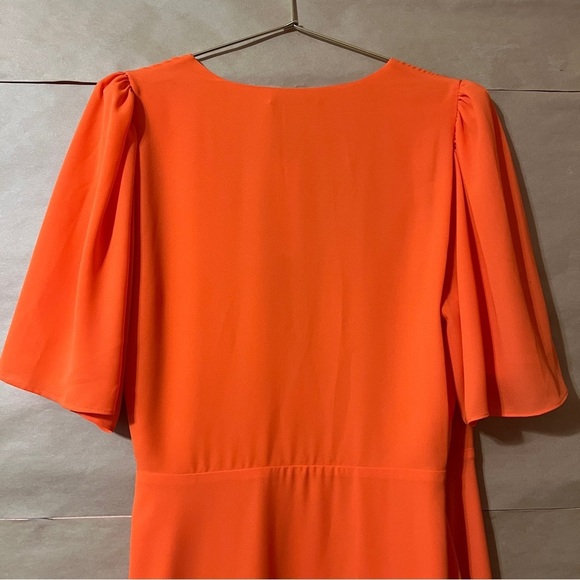 Alice + Olivia | NWT Sandra Wrap Dress Mini Flutter Sleeve Monarch Orange Size 8 - Picture 11 of 12